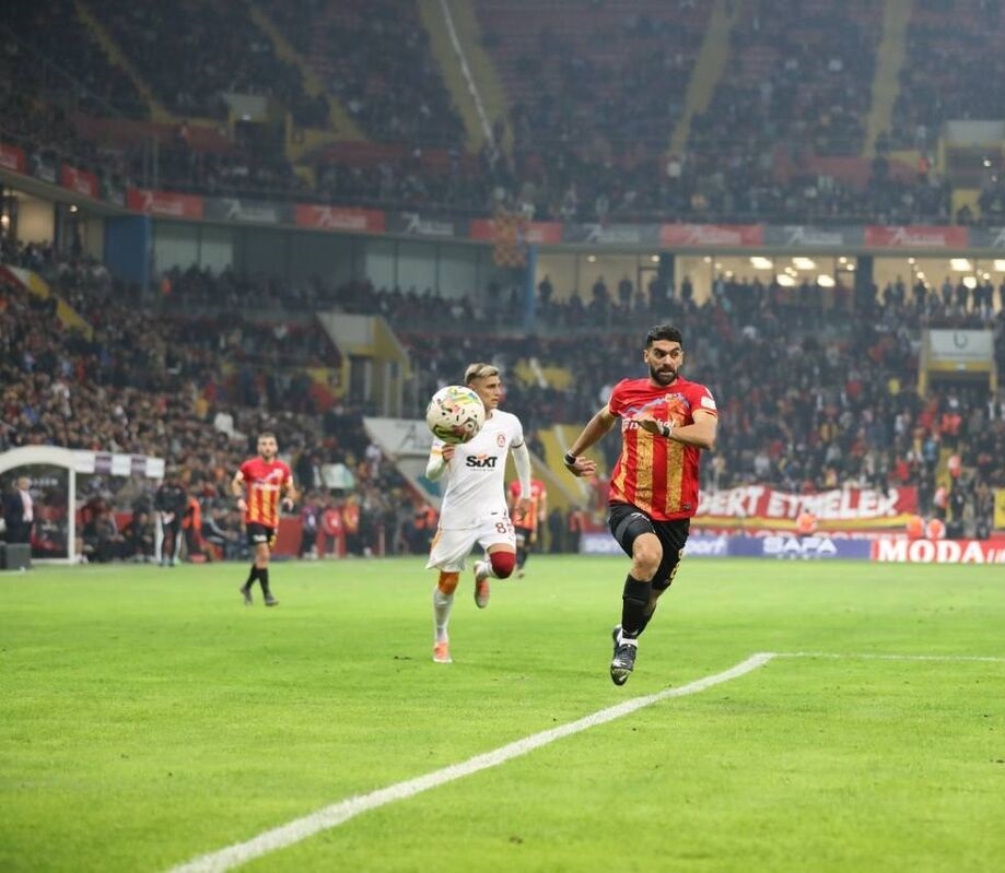 مصدومیت دوباره ستاره استقلالی کار دستش داد مصدومیت دوباره ستاره استقلالی کار دستش داد