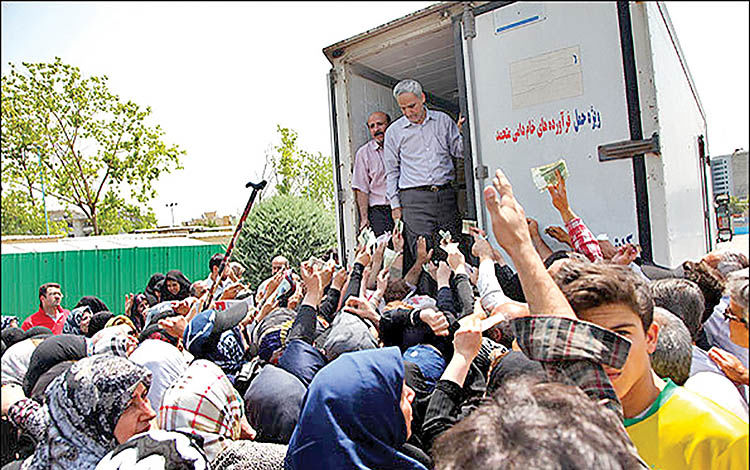 مردم در صف انتقاد و اعتراض مردم در صف انتقاد و اعتراض