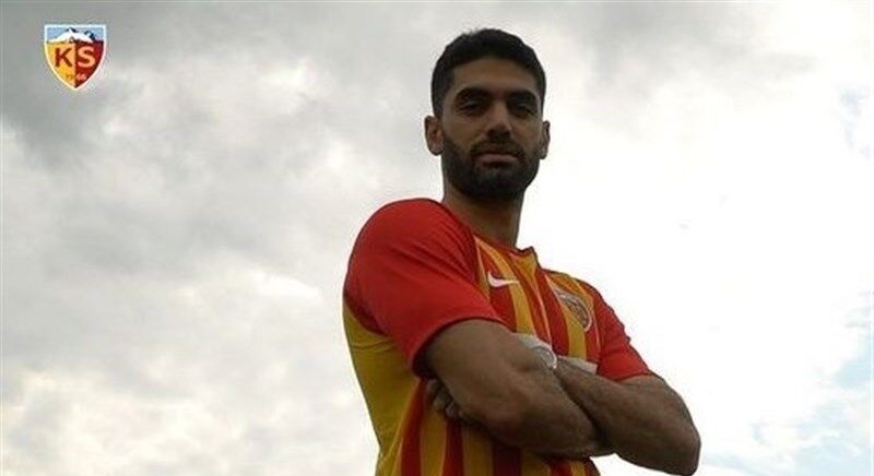 جزئیاتی از وضعیت نگران کننده علی کریمی جزئیاتی از وضعیت نگران کننده علی کریمی