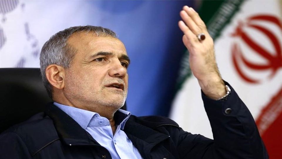 نباید با برخی اقدامات، جوانان را به دامان براندازها هُل بدهیم نباید با برخی اقدامات، جوانان را به دامان براندازها هُل بدهیم