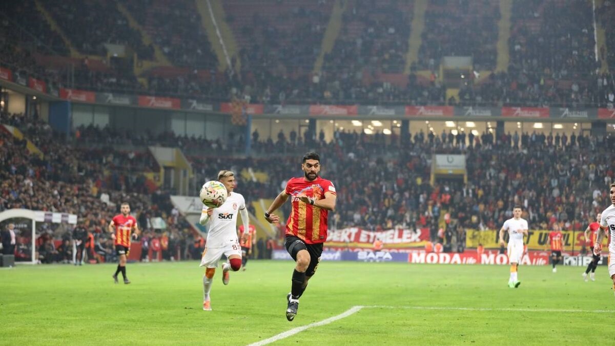 علی کریمی دل کارلوس کی روش را برد؟ علی کریمی دل کارلوس کی روش را برد؟