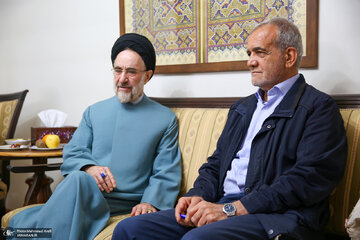 حمایت خاتمی می تواند پزشکیان را رئیس جمهور کند؟/ باید طبقه متوسط شهری را اقناع کرد حمایت خاتمی می تواند پزشکیان را رئیس جمهور کند؟/ باید طبقه متوسط شهری را اقناع کرد