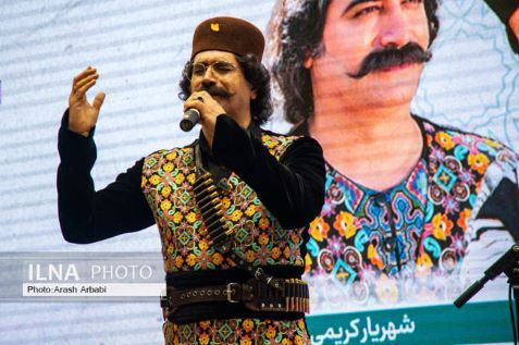 پوشش خاص دو زن در همایش حامیان پزشکیان (تصاویر)