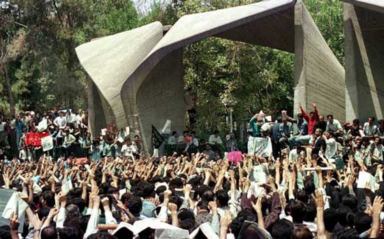 ۱۸ تیر؛ یک ریشتراش، چند دانشجو و کمی خون