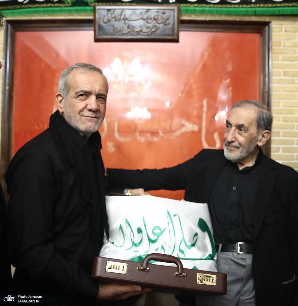 هدیه خاص علی اکبر ولایتی به مسعود پزشکیان