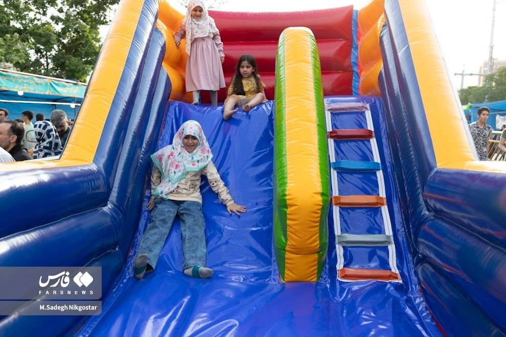 هشت تصویر تماشاییِ به جامانده از راهپیمایی غدیر