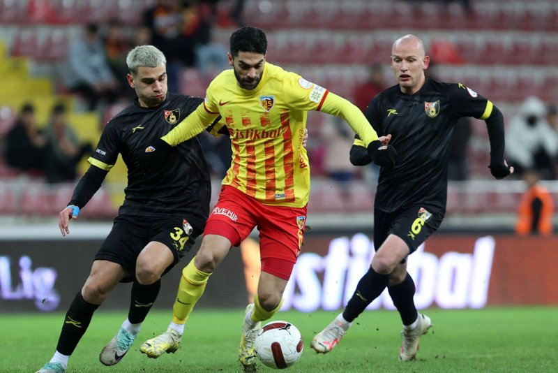 توافق استقلال و کریمی: بررسی یک ادعای مهم توافق استقلال و کریمی: بررسی یک ادعای مهم