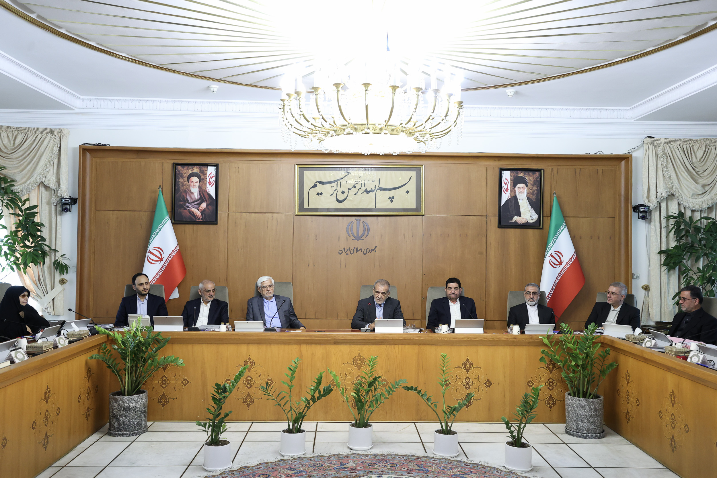 پزشکیان رسما بر صندلی ابراهیم رئیسی تکیه زد