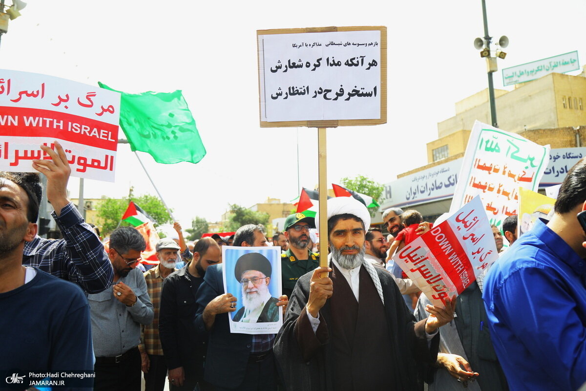 ۲ عکس عجیب علیه مذاکرات ایران و آمریکا در عمان/ مکان: خیابان های قم