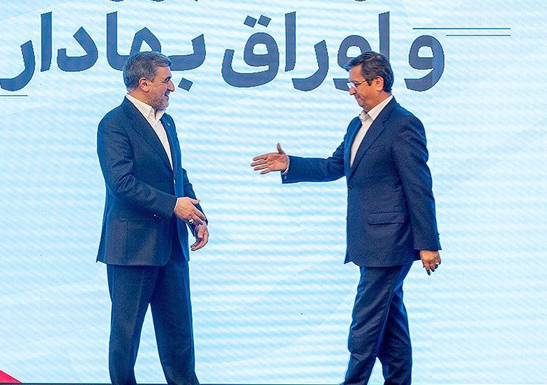 سکوت رئیس سازمان بورس در برابر انتقادات سهامداران/ تغییر صیدی با آمدن وزیر اقتصاد قطعی است سکوت رئیس سازمان بورس در برابر انتقادات سهامداران/ تغییر صیدی با آمدن وزیر اقتصاد قطعی است