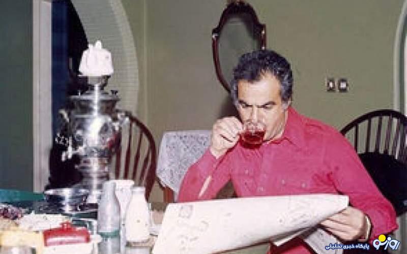 ناصرملک مطیعی در ۱۳۰۹ مقابل خانهاش! ناصرملک مطیعی در ۱۳۰۹ مقابل خانهاش!